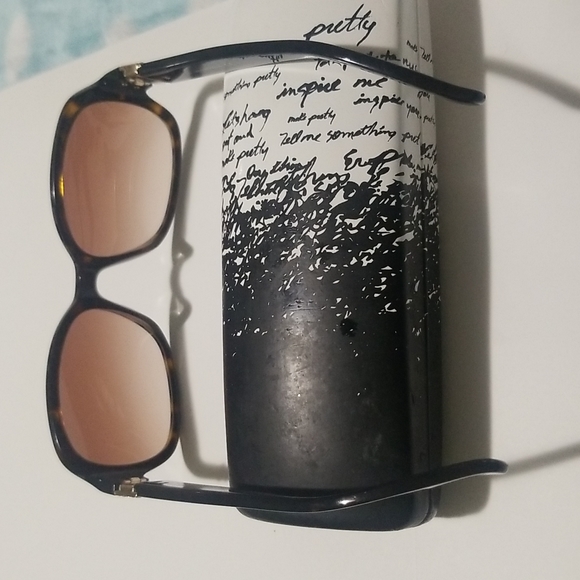 Liz claiborne sunglasses - Picture 7 of 8